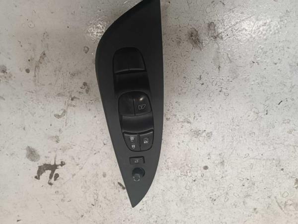 BOUTON LEVE VITRE NISSAN - Vue 1